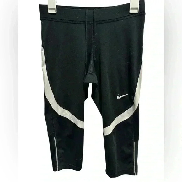 Nike Pants - NIKE BLACK AND WHITE CAPRI LEGGINGS
